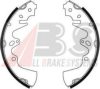 MAZDA 10112838Z Brake Shoe Set